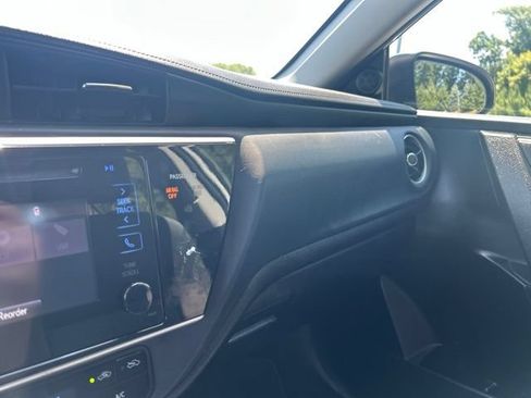 Used 2017 Toyota Corolla LE FWD image 27