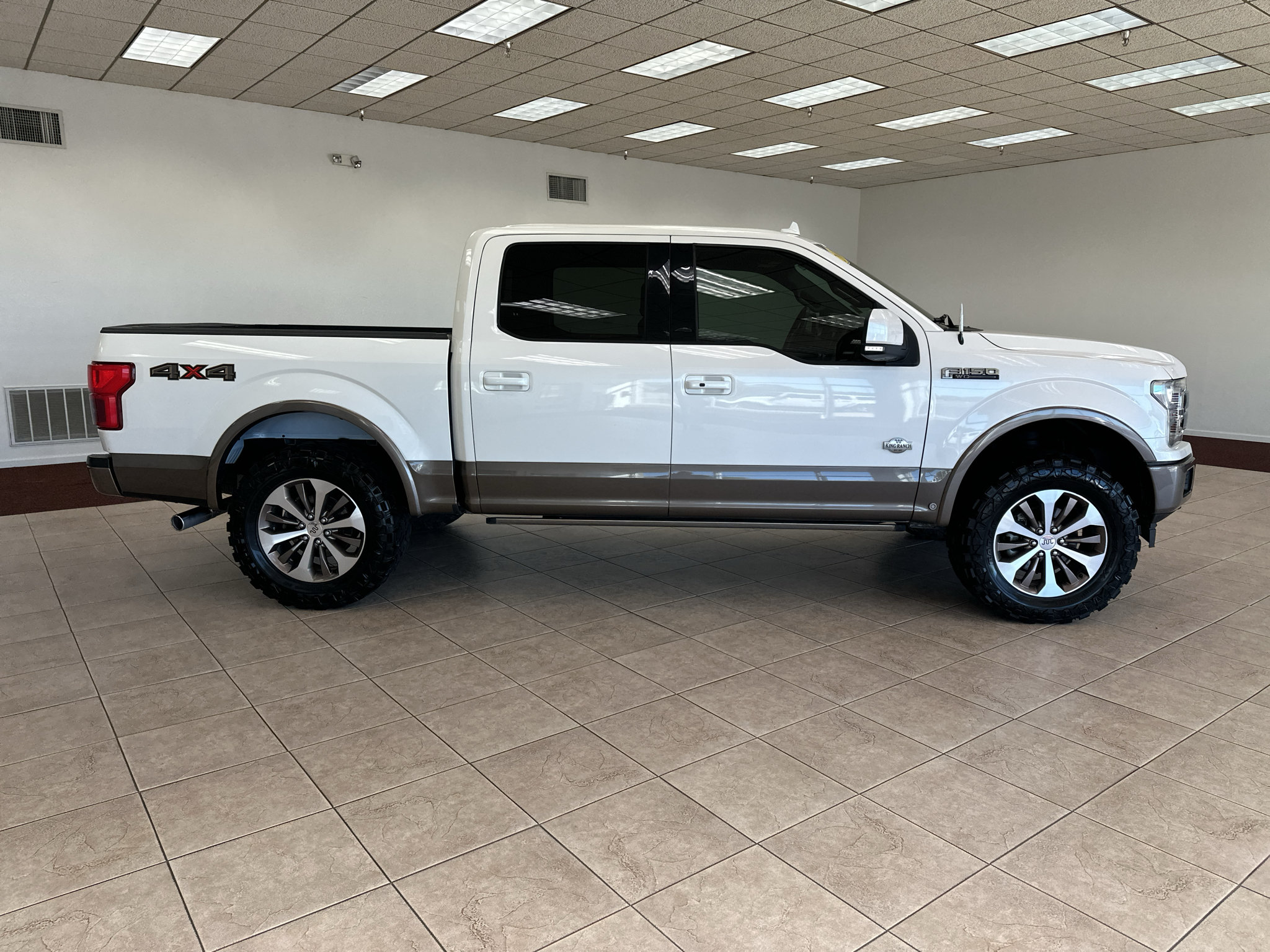 Used 2018 Ford F150 King Ranch w/ Equipment Group 601A Luxury AWD/4WD image 4