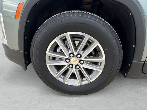Used 2023 Chevrolet Traverse LT image 23