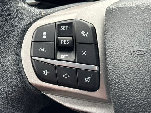 Used 2022 Ford Explorer XLT w/ Equipment Group 202A AWD/4WD image 21