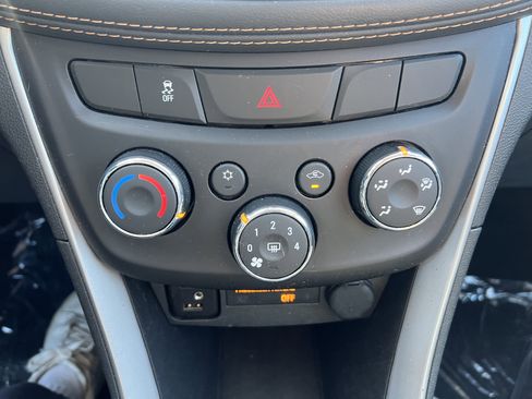 Used 2022 Chevrolet Trax LT w/ Driver Confidence Package image 21