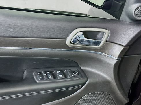 Used 2018 Jeep Grand Cherokee Limited image 15