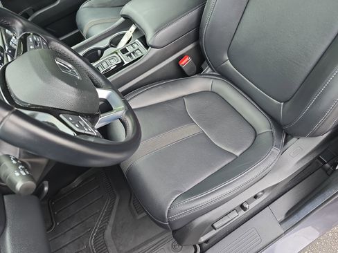 Used 2025 Honda Pilot Touring image 16