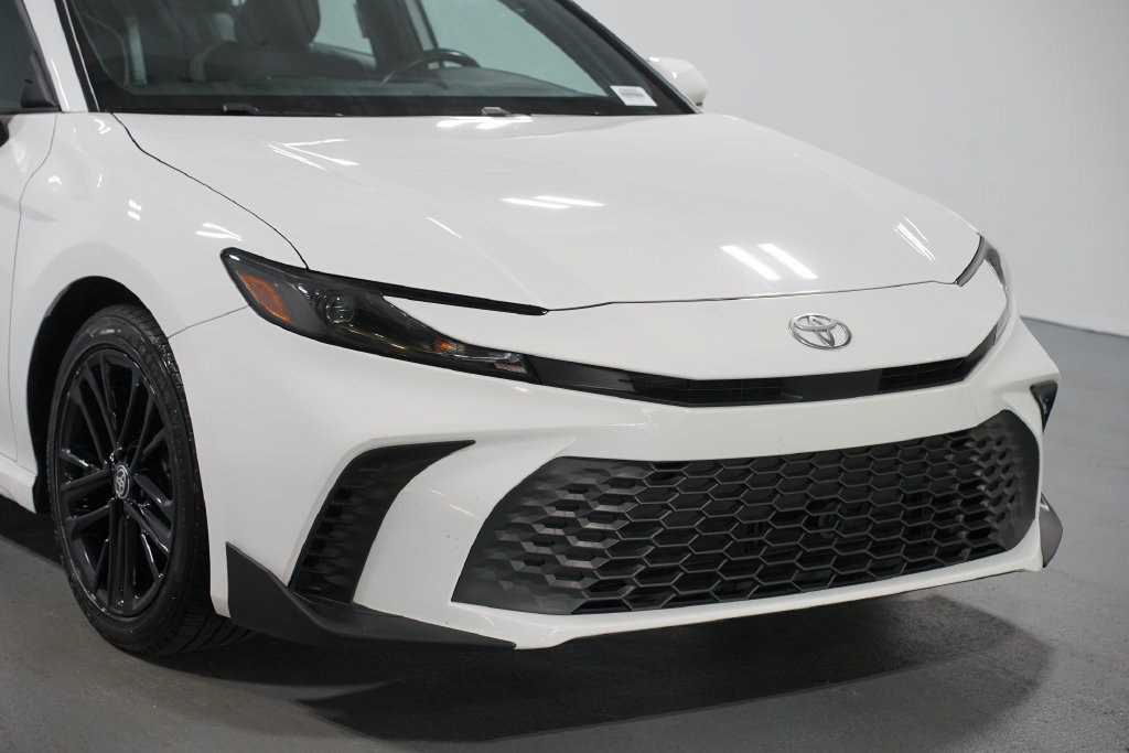 Certified 2025 Toyota Camry SE FWD image 4