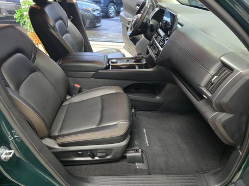 Used 2023 Nissan Pathfinder SL AWD/4WD image 21