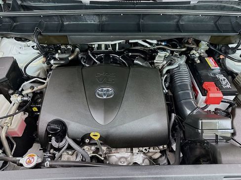 Used 2021 Toyota Highlander XLE image 31