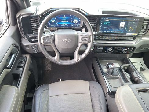 Used 2022 Chevrolet Silverado 1500 ZR2 w/ Technology Package AWD/4WD image 12
