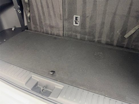 Used 2024 Toyota Highlander FWD image 86