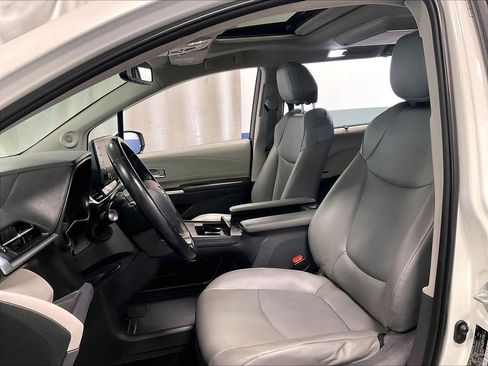 Used 2021 Toyota Sienna XLE w/ XLE Plus Package AWD/4WD image 10