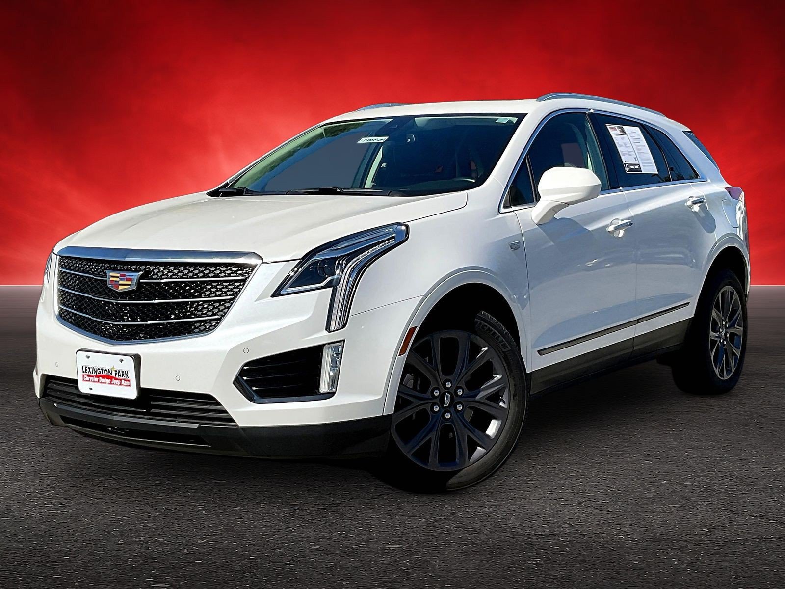 Used 2018 Cadillac XT5 Luxury w/ LPO, Black Ice Package AWD/4WD image 3
