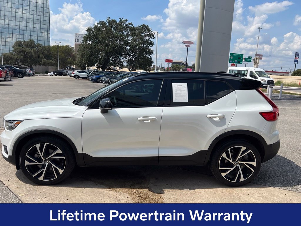Certified 2022 Volvo XC40 T5 R-Design w/ Advanced Package AWD/4WD image 4