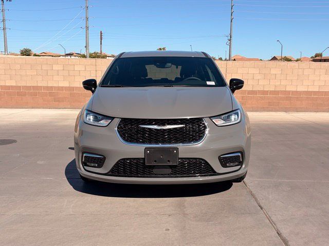 Certified 2025 Chrysler Pacifica Select FWD image 3