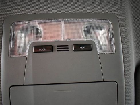 Used 2019 Toyota Highlander LE image 31