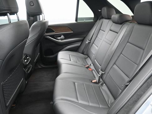 Used 2025 Mercedes-Benz GLE 450e 4MATIC w/ Winter Package image 33