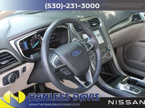 Used 2017 Ford Fusion SE w/ Fusion SE Technology Package FWD image 11