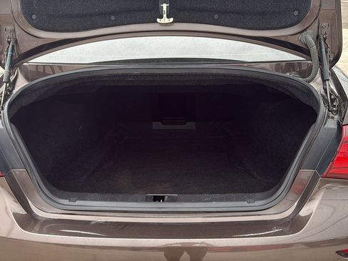 Used 2019 INFINITI Q70 Luxe w/ Sport Package image 25