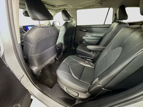 Used 2023 Toyota Highlander XLE FWD image 24
