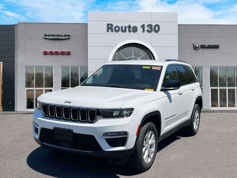 Used 2023 Jeep Grand Cherokee Limited AWD/4WD image 2