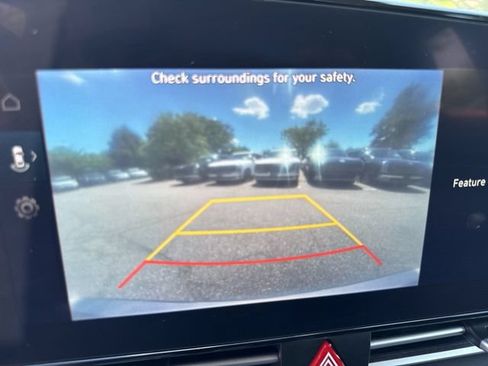 Used 2023 Hyundai Elantra SEL w/ Convenience Package FWD image 13