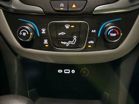 Used 2022 Chevrolet Equinox LS w/ LS Convenience Package image 39