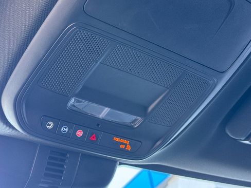 Used 2025 Chevrolet Traverse Z71 image 26