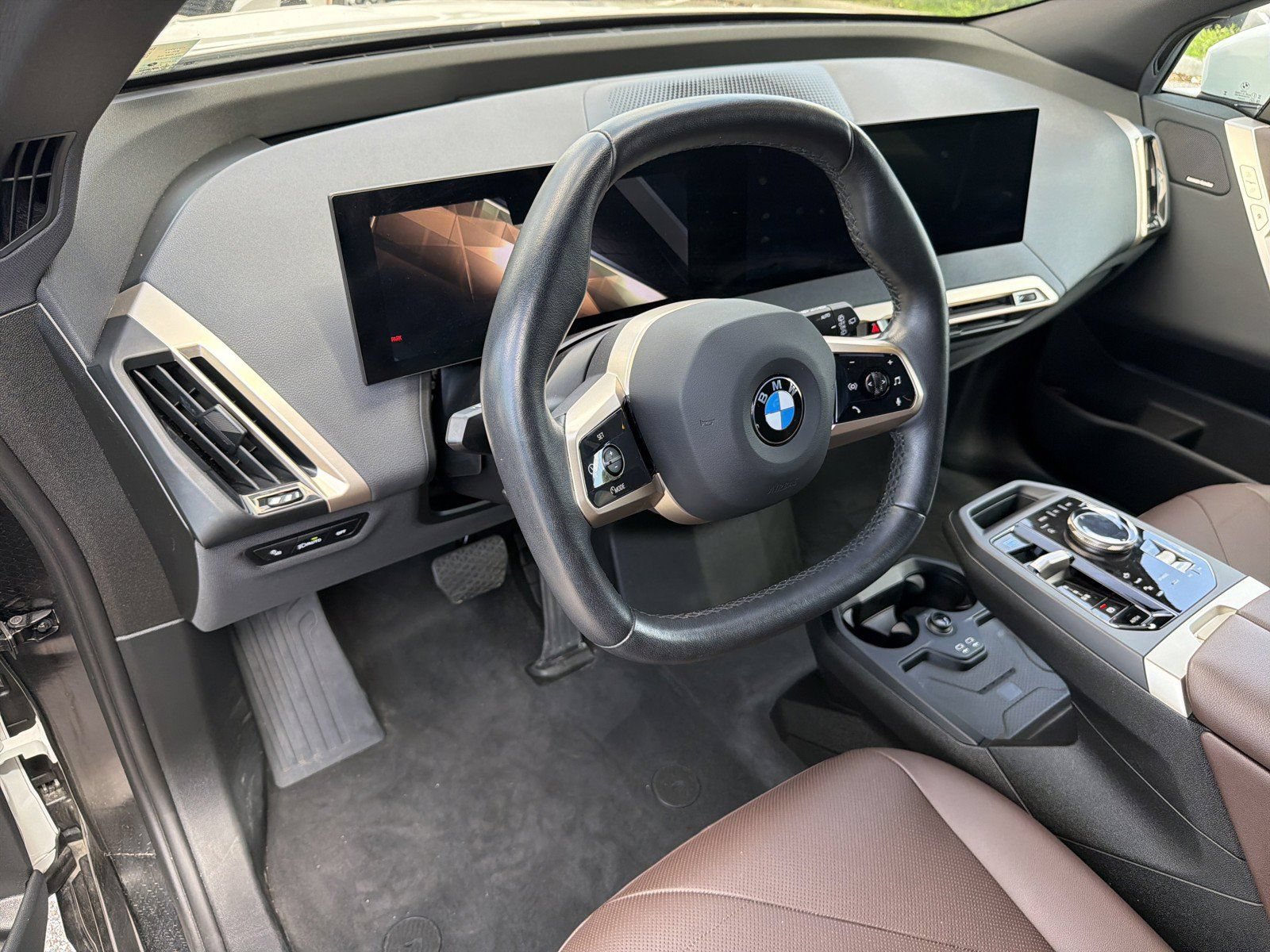 Certified 2026 BMW iX xDrive45 w/ Premium Package AWD/4WD image 22