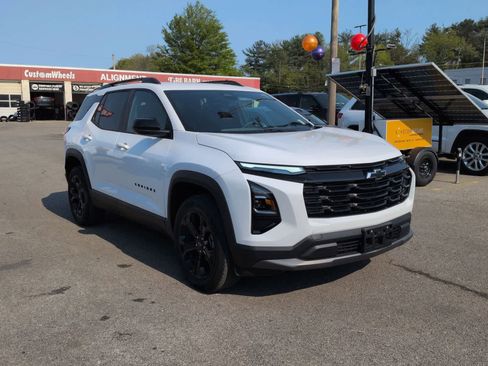 Used 2025 Chevrolet Equinox LT w/ Midnight Edition FWD image 2