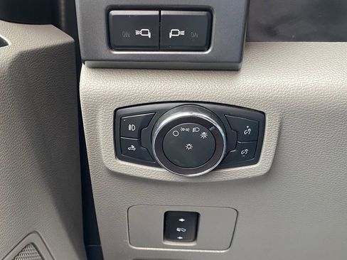 Used 2019 Ford F250 XLT w/ XLT Premium Package image 28