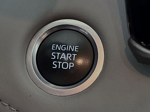 Used 2024 Toyota Highlander XLE image 23