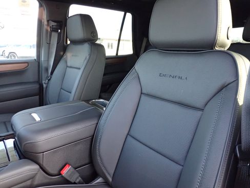 New 2026 GMC Yukon Denali w/ Sun & Power Step Package image 18