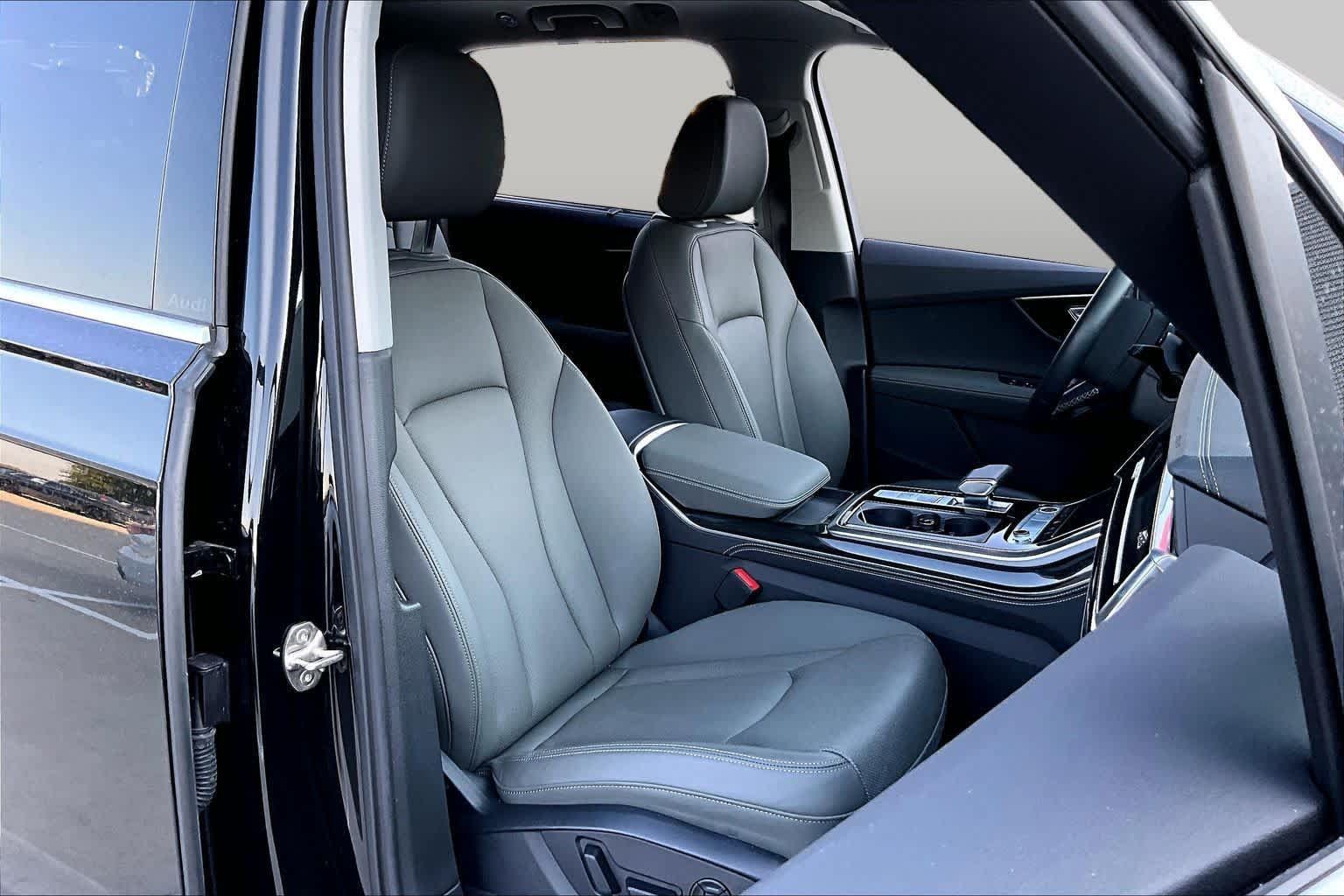 Certified 2025 Audi Q7 3.0T Premium Plus AWD/4WD image 9
