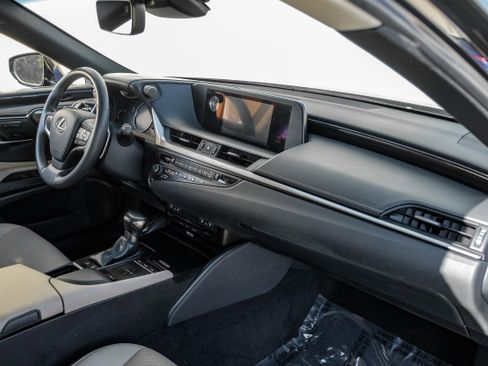 Used 2020 Lexus ES 300h 300h image 11
