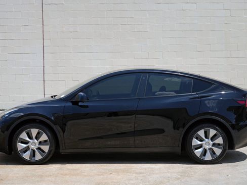 Used 2022 Tesla Model Y Long Range AWD/4WD image 48