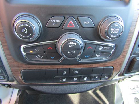 Used 2017 RAM 1500 Laramie image 28