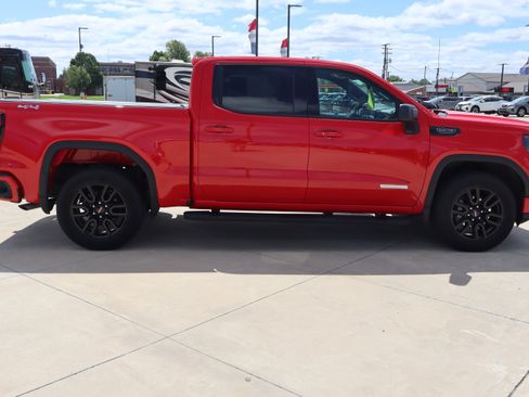 Used 2022 GMC Sierra 1500 Elevation w/ LPO, Elevation Black Package image 5