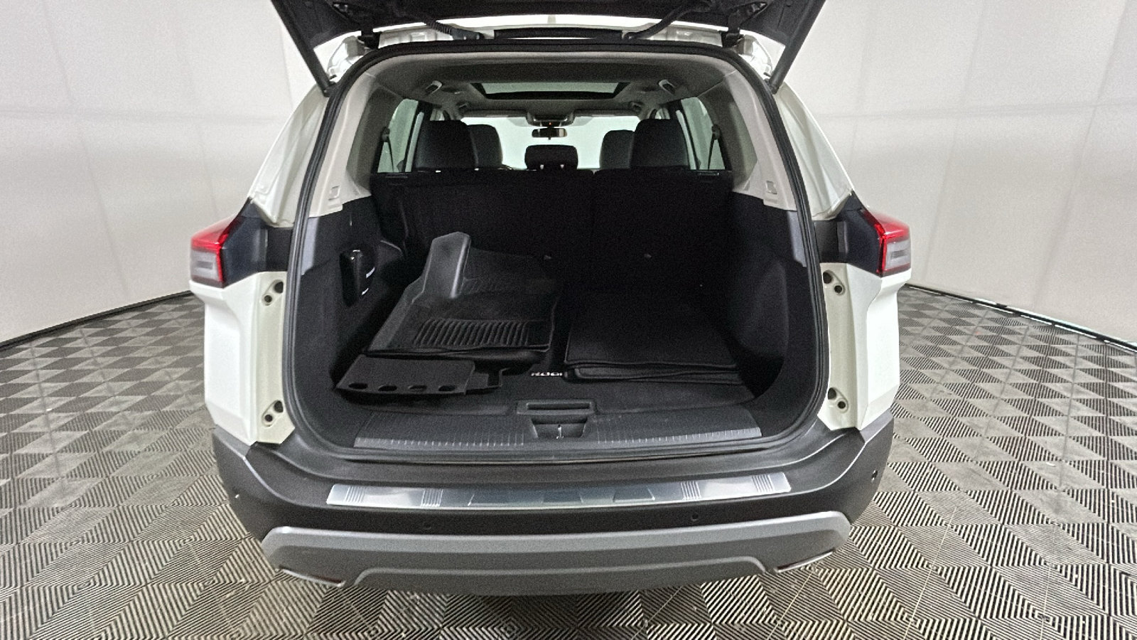 Used 2023 Nissan Rogue SV w/ SV Premium B Package AWD/4WD image 34