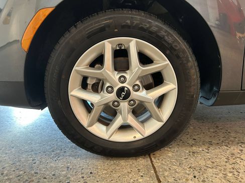 Used 2025 Kia Soul LX w/ LX Technology Package FWD image 23