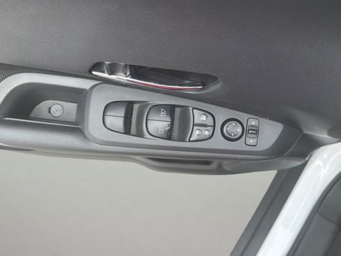 Used 2022 Nissan Kicks SV FWD image 33