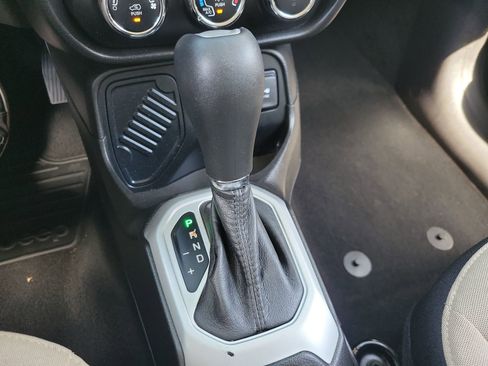 Used 2017 Jeep Renegade Sport w/ Power & Air Group FWD image 24