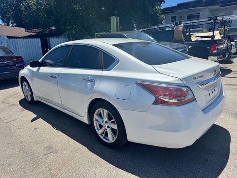 Used 2015 Nissan Altima 2.5 SV FWD image 4