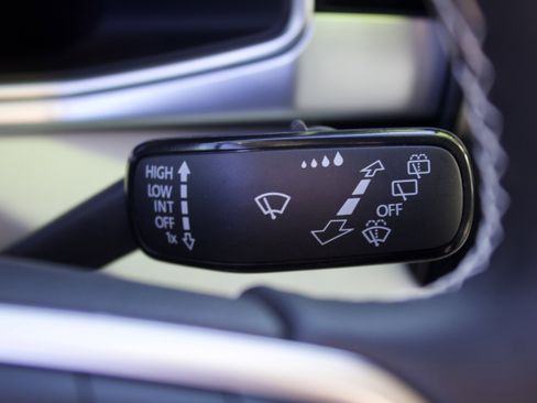 New 2025 Volkswagen Taos SE image 19