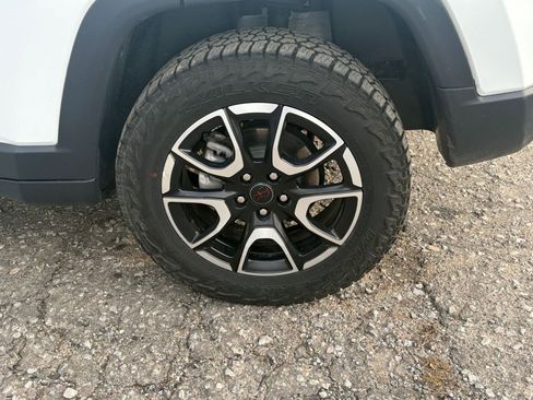 Used 2025 Jeep Compass Trailhawk image 27