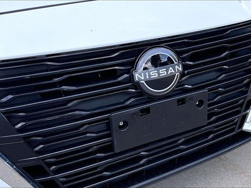 Used 2025 Nissan Altima 2.5 SV FWD image 32