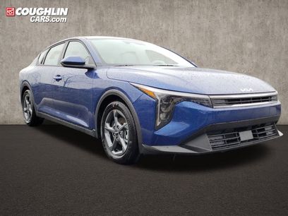 New 2025 Kia K4 LXS