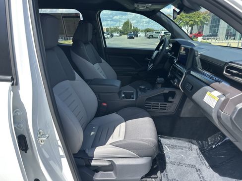 Certified 2025 Toyota Tacoma TRD Off-Road AWD/4WD image 33