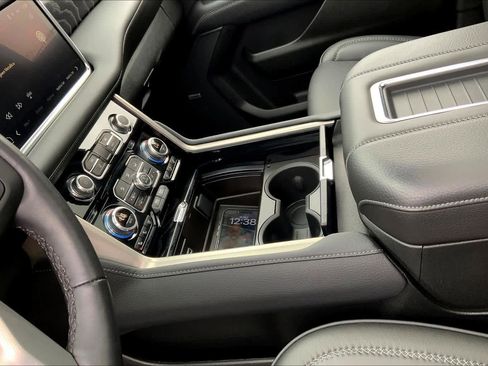 Used 2024 GMC Yukon XL Denali w/ Advanced Technology Package image 15