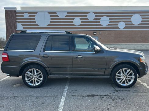 Used 2017 Ford Expedition Platinum image 6