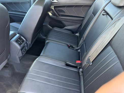 Used 2022 Volkswagen Tiguan SE image 16
