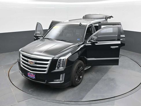 Used 2018 Cadillac Escalade 4WD image 38