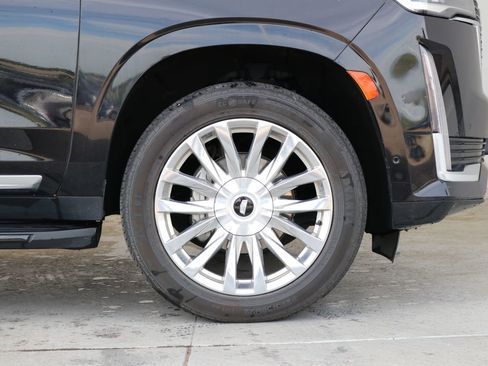 Used 2024 Cadillac Escalade Premium Luxury AWD/4WD image 16